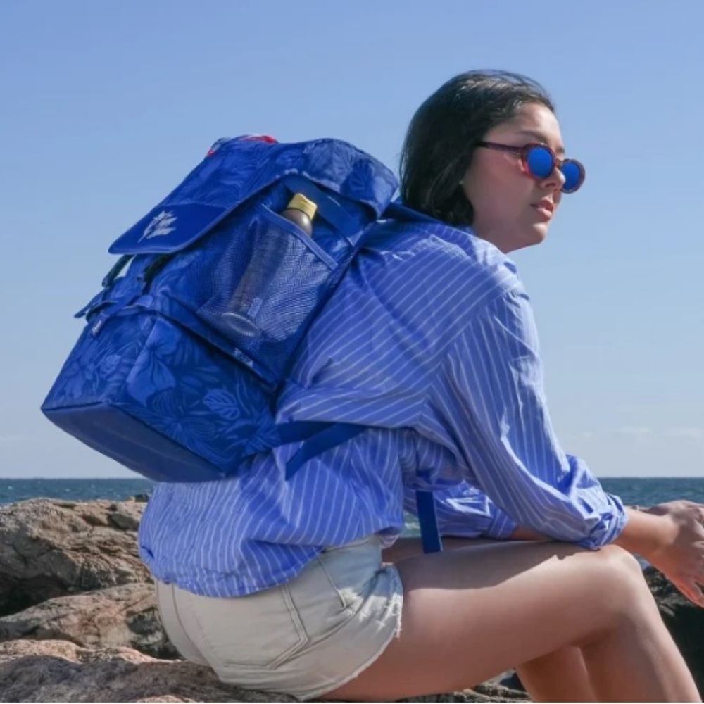 NWT Tommy Bahama Tropical Insulated Backpack Cooler.